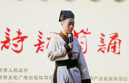 摘要|5岁学习国际象棋,11岁连夺三个全国赛冠军,14岁晋升国象特级大师创最小年龄纪录,同年打破