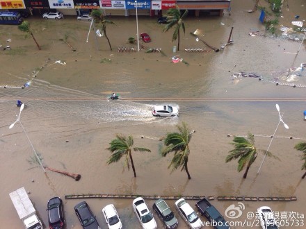 台风彩虹登陆广东湛江沿海 最大风力15级(组图