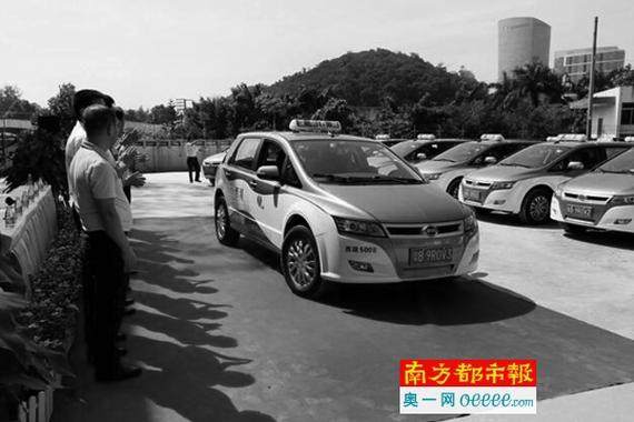 深圳今年首批新款纯电动出租车交付