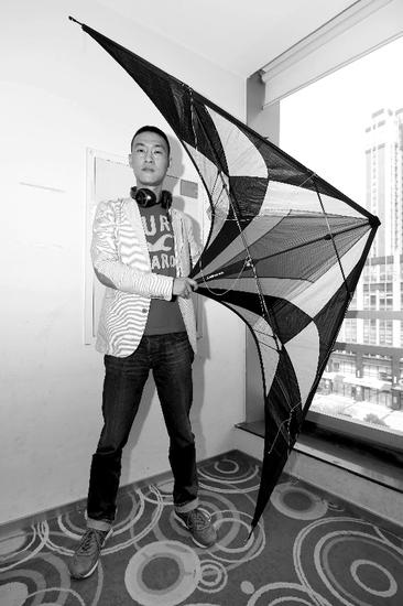 南京潮人玩转运动风筝 编队飞行犹如天上的芭蕾