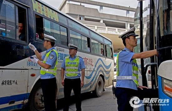 国庆前半段长沙各项节庆活动及旅游景区秩序井然，社会治安状况良好。 市公安局供图