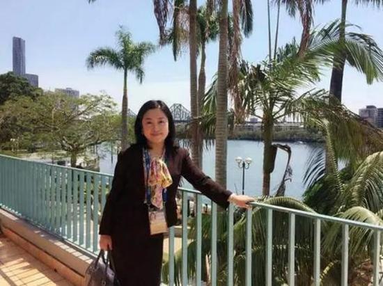 习近平访美随行女翻译揭秘:武汉人外校毕业高