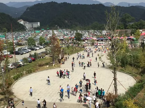 黄金周期间金寨旅游市场火爆 共接待游客四十