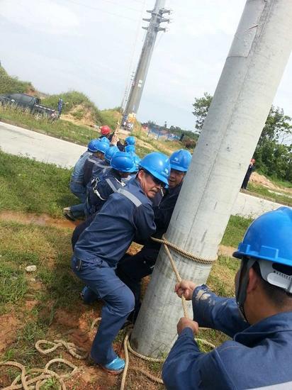 广西电网全力抢修复电 115万停电户已恢复近7