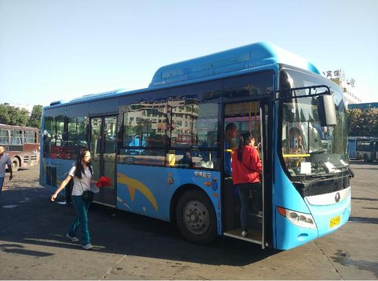 信阳2路公交今日上岗 取消售票员票价涨到两块