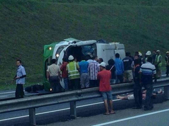 中国游客在马来西亚遇车祸 致3死17伤(以上图片来自新华国际客户端)
