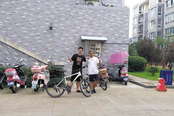 嫌假期太堵 两兄弟花14小时骑150公里回家