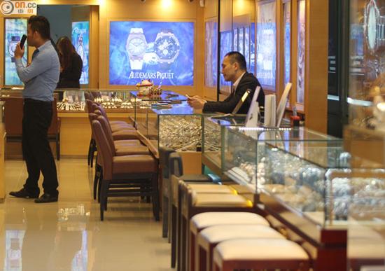 香港经历最糟糕黄金周商品店员比客人多