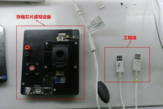 配合工程线,把新的128GB硬盘放进去