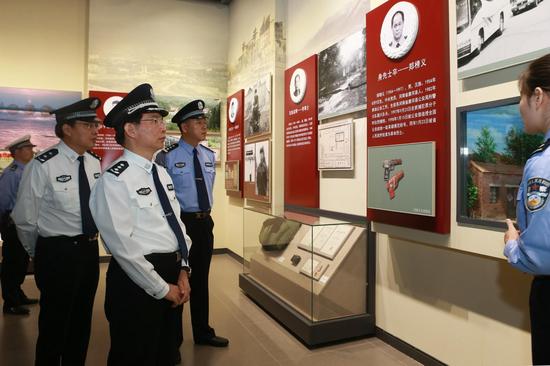 省公安廳隆重舉行河南公安英烈紀(jì)念日活動(dòng)