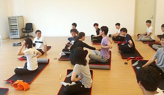 韩国棋手瑜伽训练
