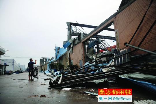 台风彩虹肆虐 洪水围村鹤山千余人转移