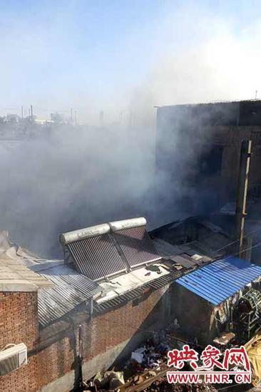 鄭州北三環(huán)一大型倉庫突發(fā)大火