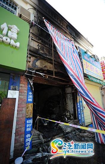10月9日,发生火灾的三亚市天涯区金鸡岭路建材店。(三亚新闻网记者沙晓峰摄)