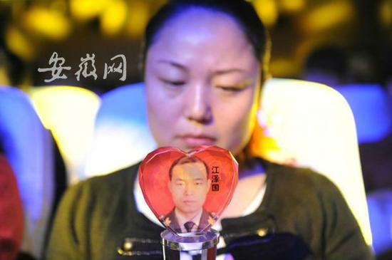 天津大爆炸殉职指导员获最美利辛人 将安葬家