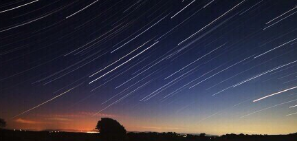 浙江今晚将有著名天龙座流星雨 将现 五星连线