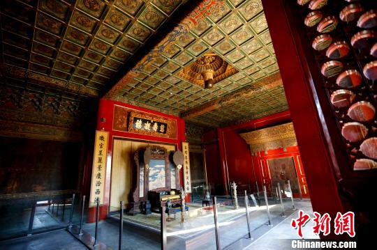 原状陈列的寿康宫正殿按照乾隆三十六年十月二十八日来复原　杜洋　摄