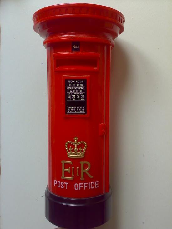 带有英皇标志的香港邮筒