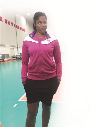 天津女排蓟县开练 外援卡里罗首次融入球队配