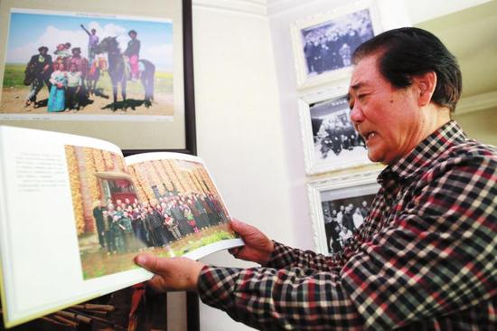 邢建民为全国861户家庭留下团圆记忆
本报记者李宗华摄