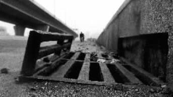 裝反的雨水篦子