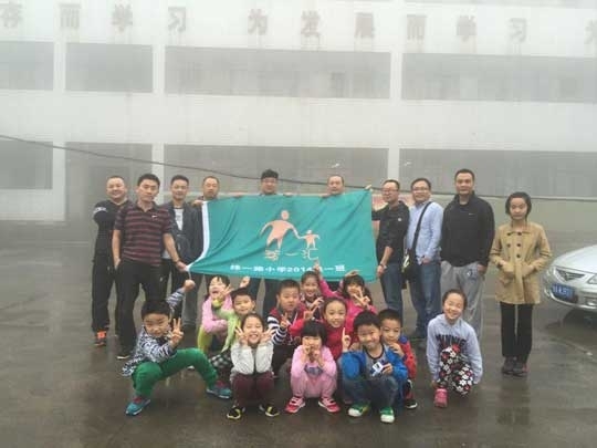 學生家長自發組建的愛心團隊“爹一匯”