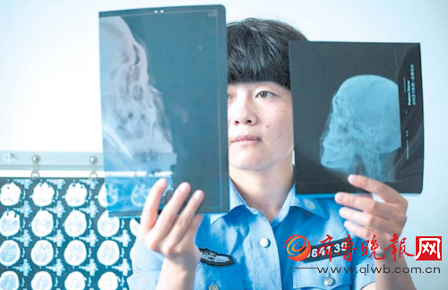 28岁的吴桂林从事法医工作已经五年，帮助侦破数百案件。