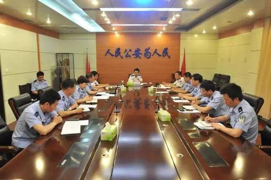 公安機關抓捕會議
