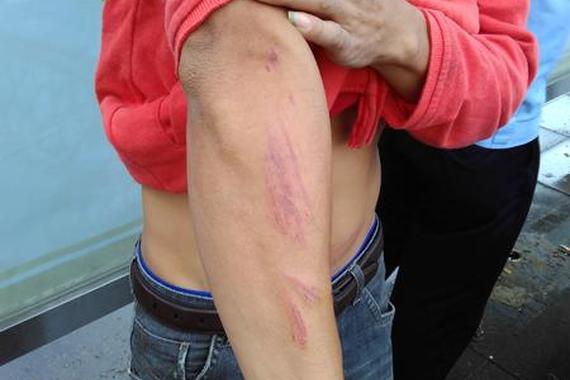 司机欲撞协警未遂 跳海里与交警耗3小时