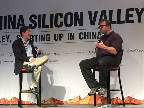 丹华资本创始人兼董事长张首晟（左）与LinkedIn创始人Reid Hoffman（右）