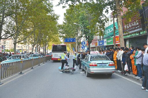民警赶到现场对事故进行勘察 警方供图