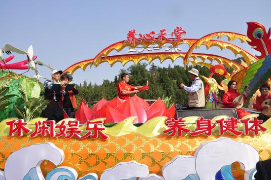 豐富的文藝表演活動(dòng)為長(zhǎng)壽節(jié)增添亮點(diǎn)。