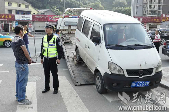 宜昌最牛面包车恶意违法316条 被扣1762分罚