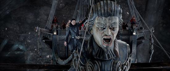 黑胡子驾驶的“安妮女王复仇号”战舰