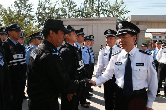 許甘露指導(dǎo)公安工作