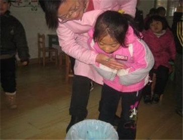 河南鶴壁兒童食物中毒 幼兒園90名兒童醫(yī)院就診