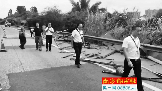 10月9日广惠高速公路旁隔音屏被拆除现场。 知情者供图