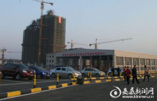 娄底交警捆绑违章处理 先交罚款才年检