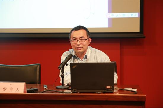 中国国家博物馆研究员朱万章先生的议题为“齐白石葫芦绘画研究”
