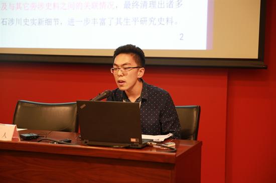 清华大学美术学院2015年级硕士生韦昊昱先生的议题为“《齐白石＜濒翁手札＞研究（上）》”