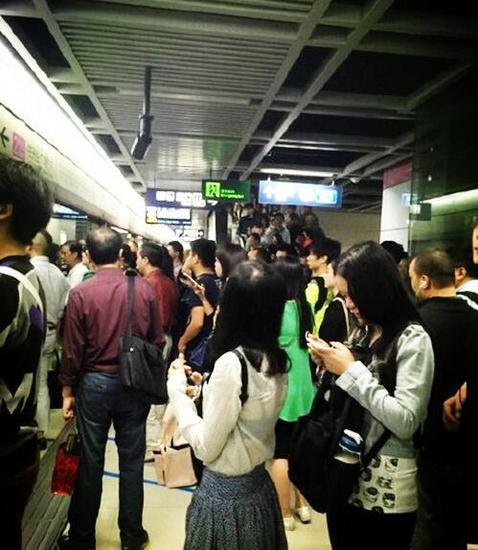 武漢地鐵現(xiàn)故障延誤15分鐘