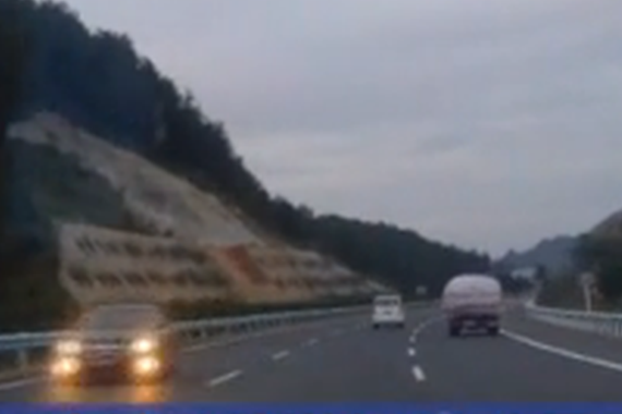 轿车高速逆行20公里司机患间歇性精神疾病