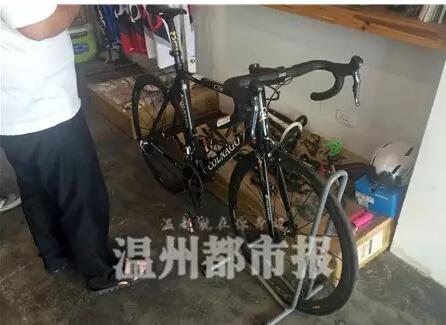温州的哥为避宝马撞价值11万豪华自行车 被索