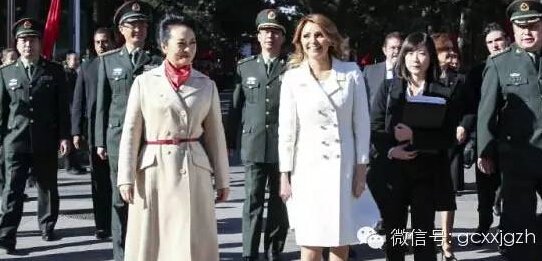 2014年11月13日上午，彭丽媛邀请墨西哥总统夫人里韦拉到解放军艺术学院参观。