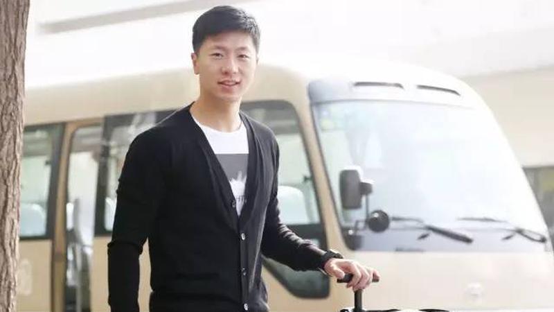 马龙樊振东出征世界杯