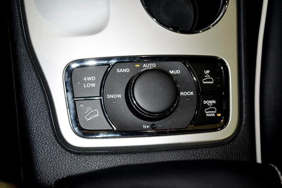 Jeep大切诺基新款“豪华版及尊耀版”内饰细节图