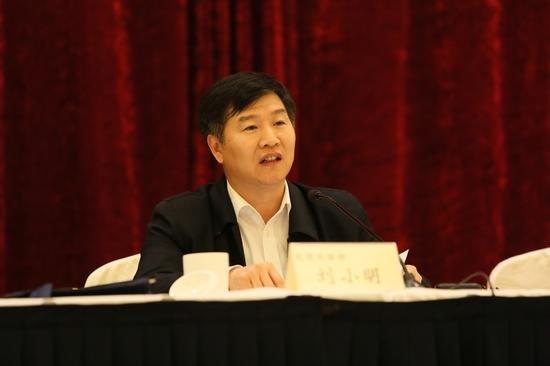 交通部党委成员、运输司司长刘小明表示，中国是世界上第一个希望从国家层面来认可专车、规范专车的。