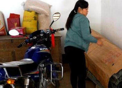  女子三任丈夫病死  村里数十男人都在等死_新浪