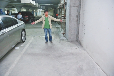 停車位旁邊多了寬約50厘米的水泥柱子