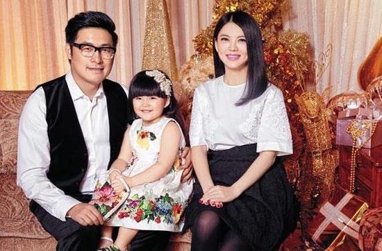 王诗龄一家：母亲李湘父亲王岳伦